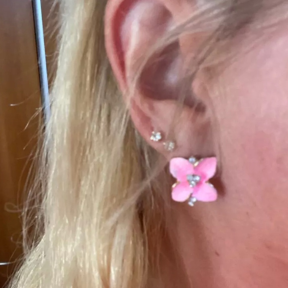 🌸 Matte Pink Flower Clip Earrings